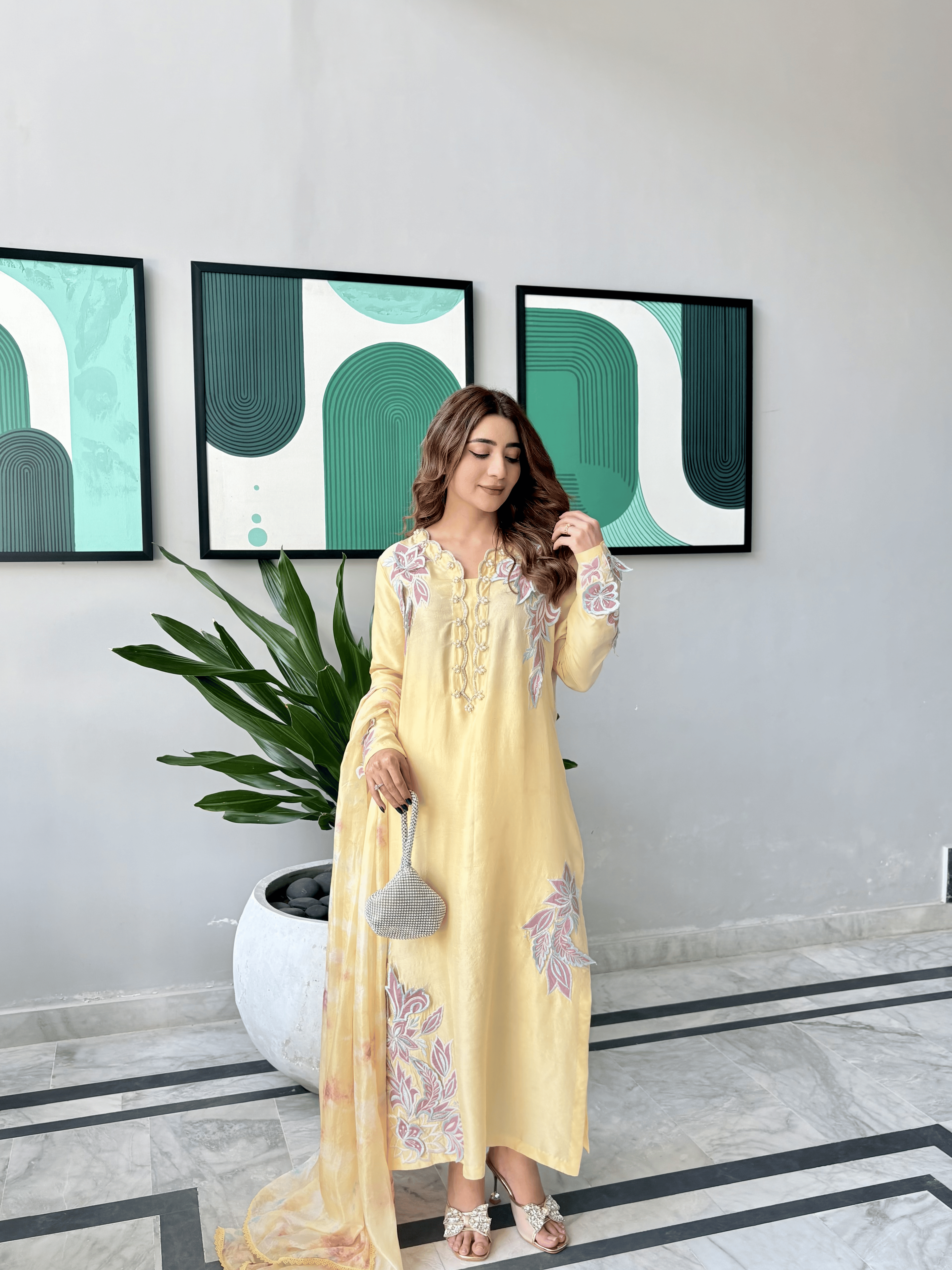 Nia Yellow