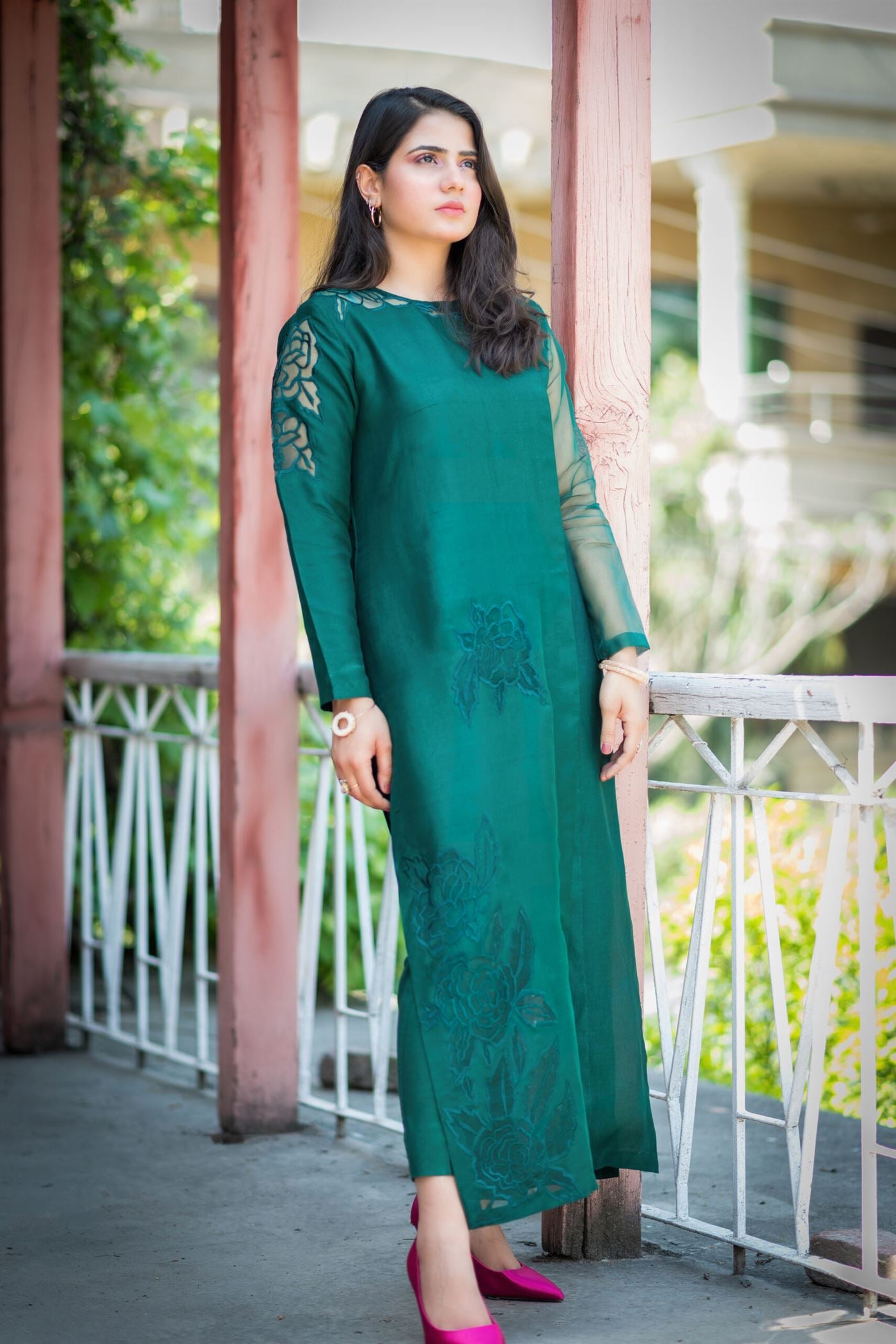 EMERALD ROSE