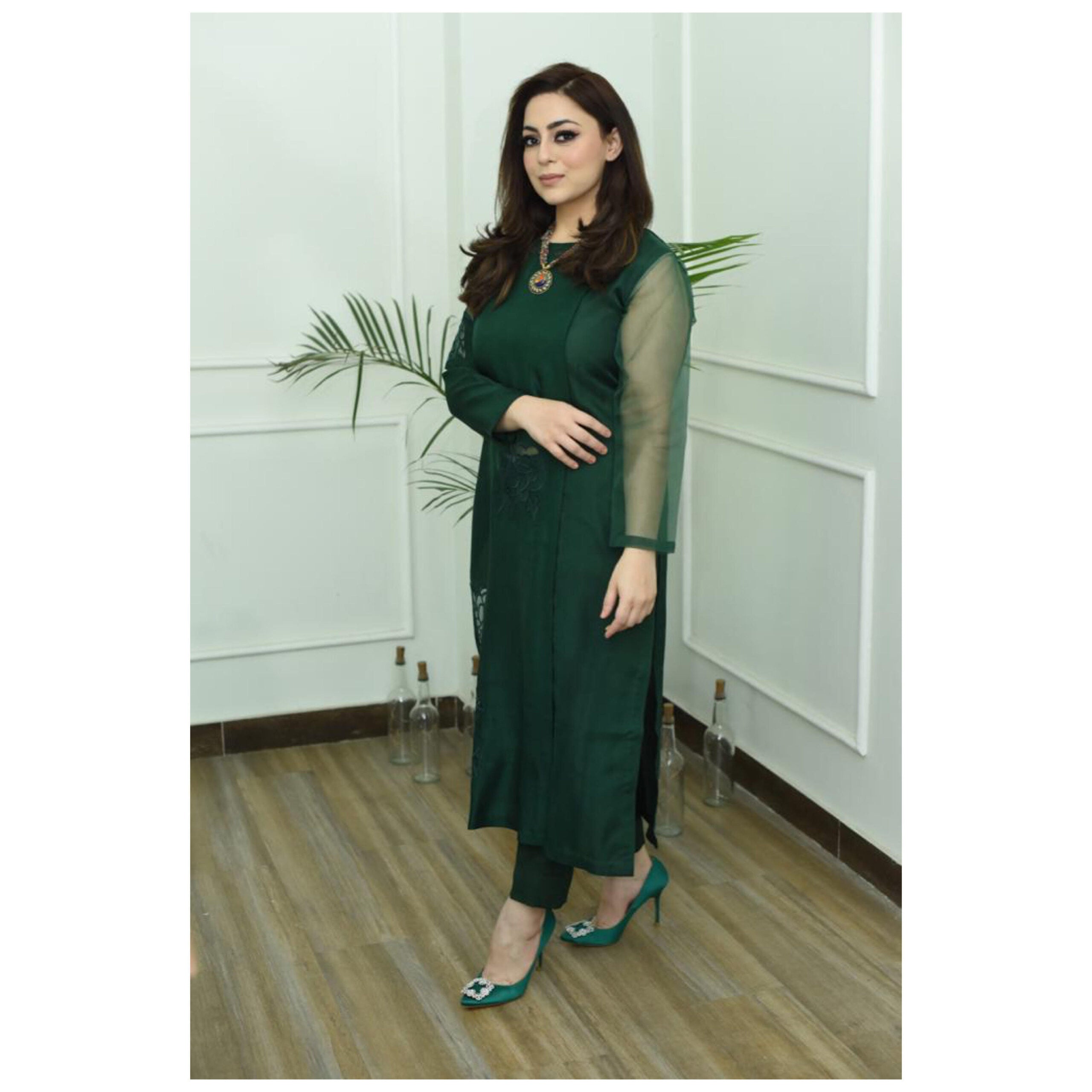 HADIYA AZER IN EMERALD ROSE