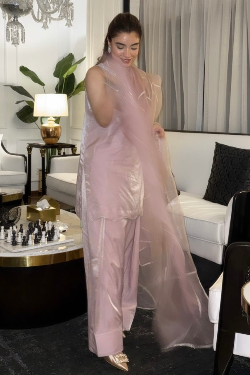 Blush Knot