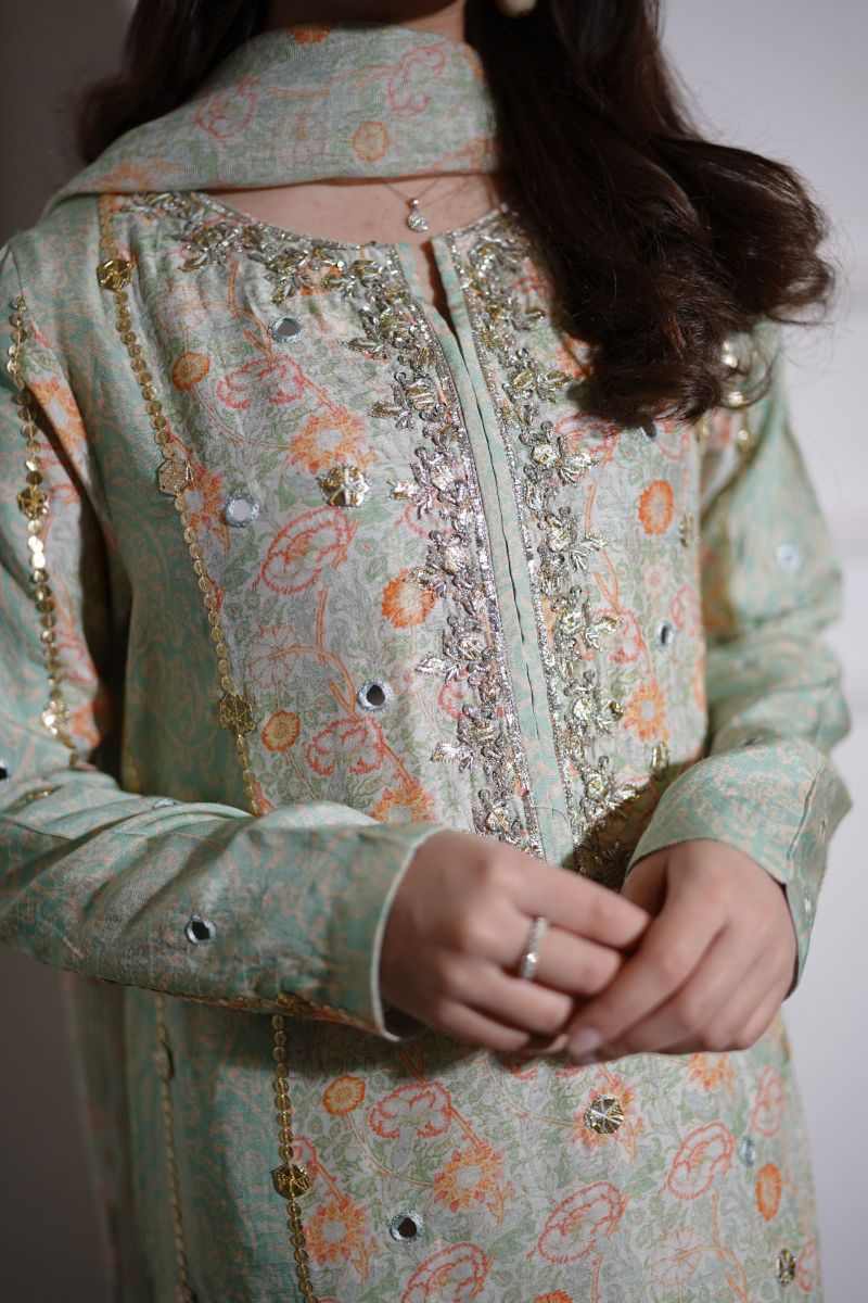 Gota Floral Printed Fit