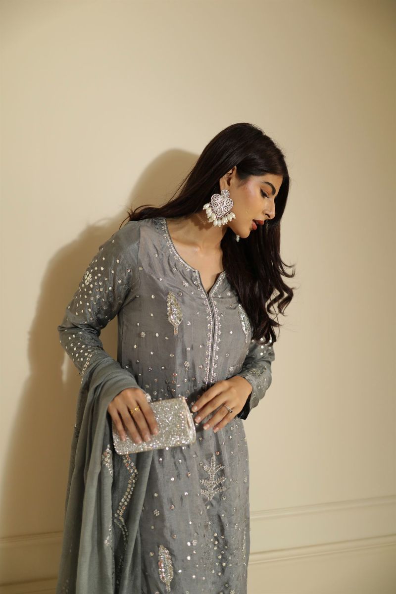 kamdani dress design 77:5319 TRADITIONAL KAMDANI BOUTIQUE DRESS. PRICE: 3pcs: 1750 tk 2pcs: 1600 tk KAMIJ: digital printed cotton base premium quality soft silk unstitch chundri kamdani dress material with gotapatti lacin, real mirror, stone