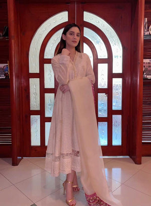 AREESHA KAMRAN SPOTTED IN LOOM PEARL PISHWAS